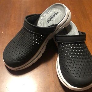 SKETCHERS Foamies Clogs Women's size 8
